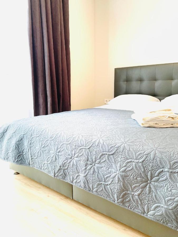 Mira Apart-Hotel Киев Екстериор снимка